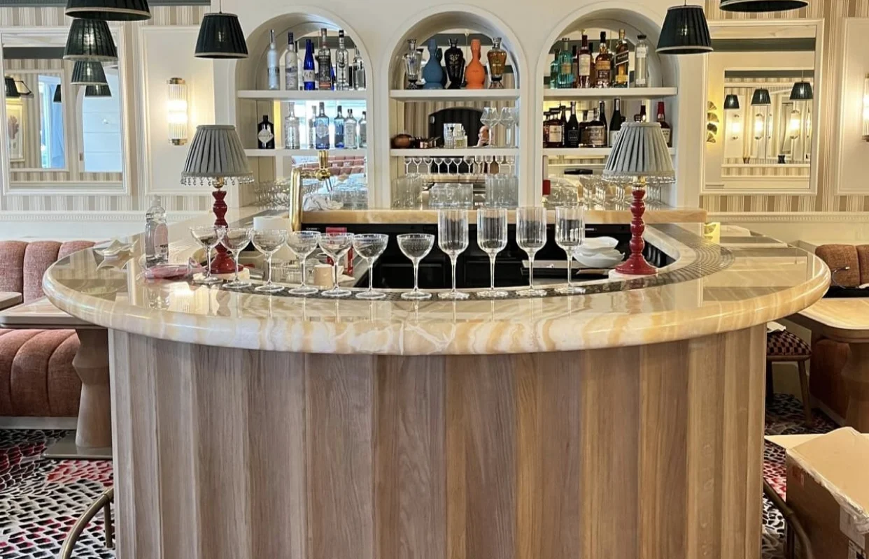 Réalisation marbre granit - BAR ONYX MIEL