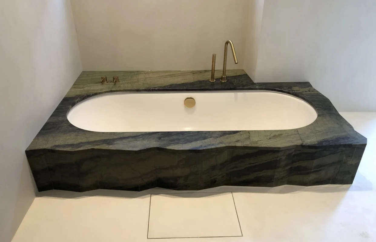 Réalisation marbre granit - FABRICATION ET INSTALLATION BAIGNOIRE ET ÉVIER